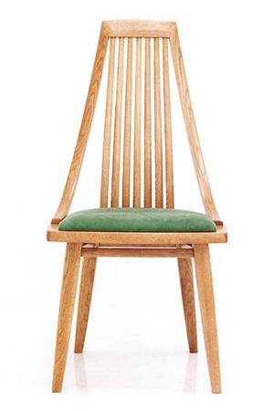 経年変化を楽しむ上質な無垢材のテーブル